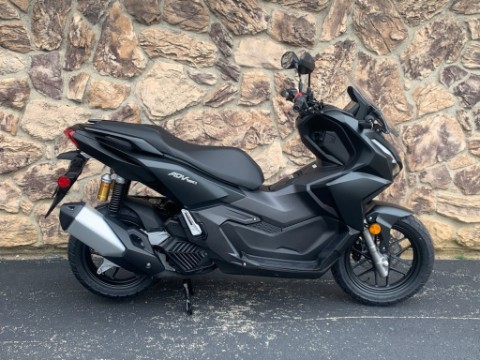 2027 Honda ADV160 — photo 1 of 12