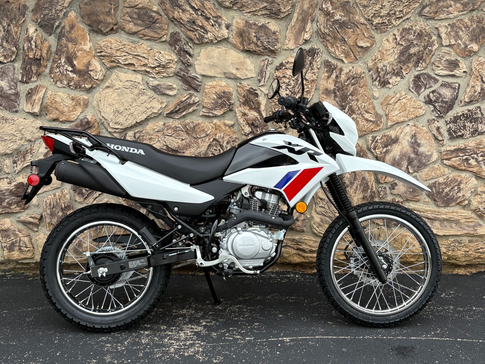 New 2025 Honda XR150L Motorcycles in Aurora, IL | Stock Number: H25093