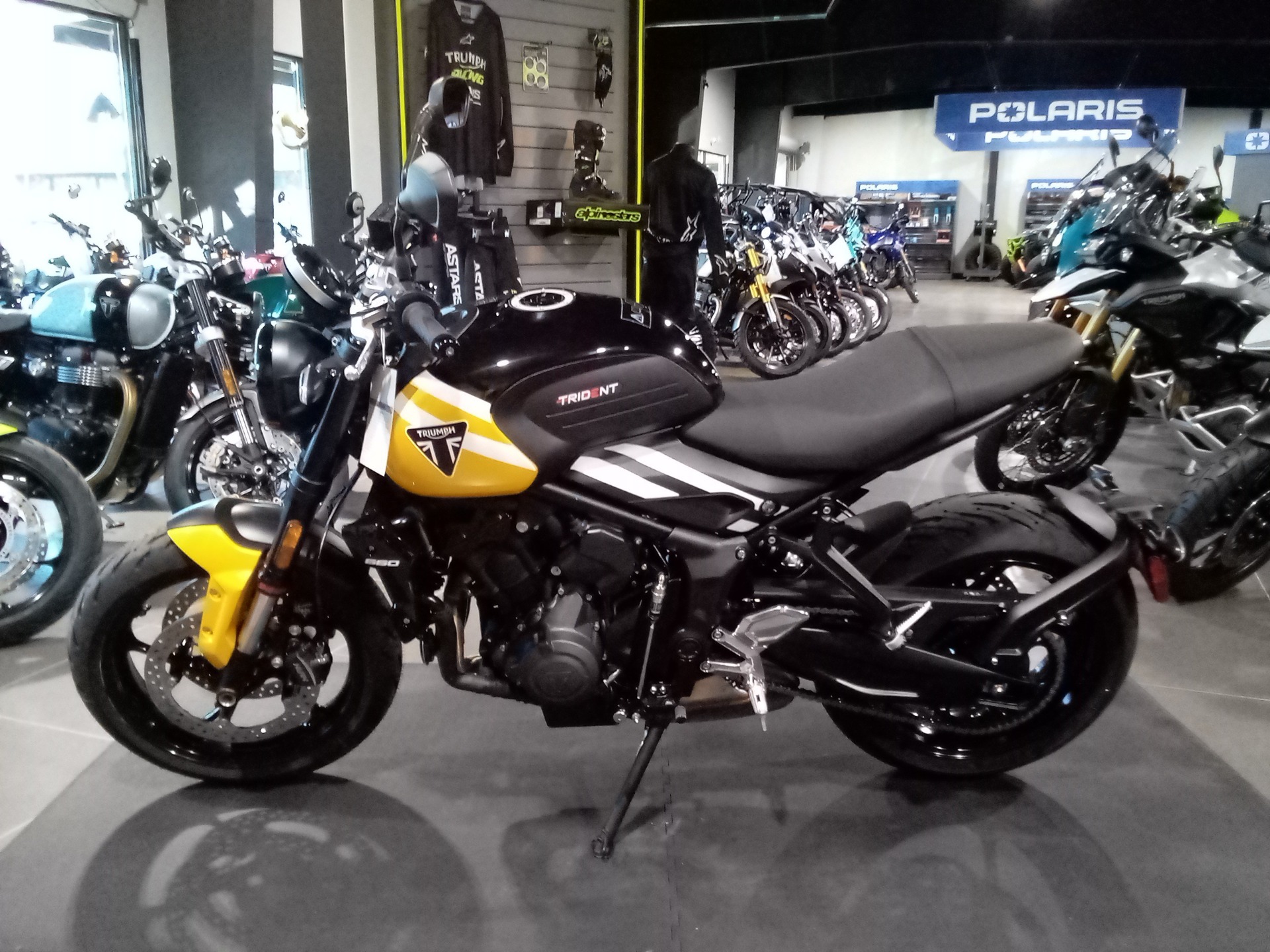 New 2025 Triumph Trident 660 Cosmic Yellow / Sapphire Black