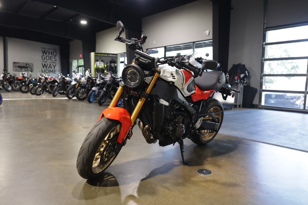 2025 Yamaha XSR900 6