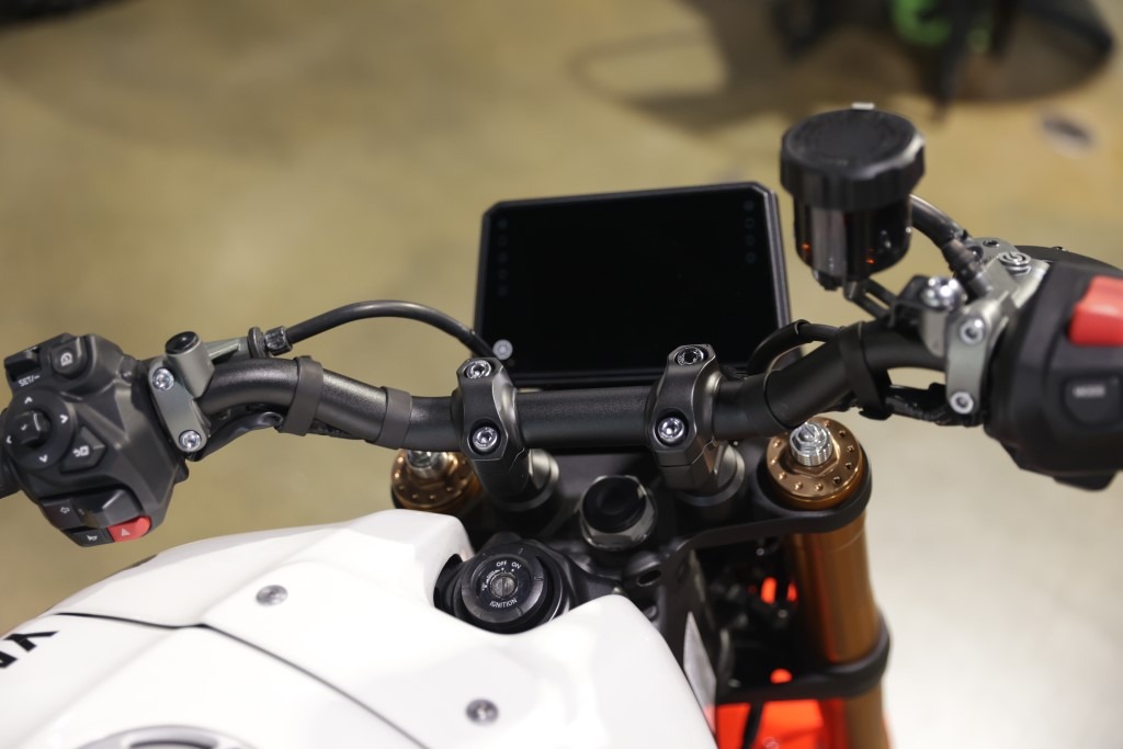 2025 Yamaha XSR900 9