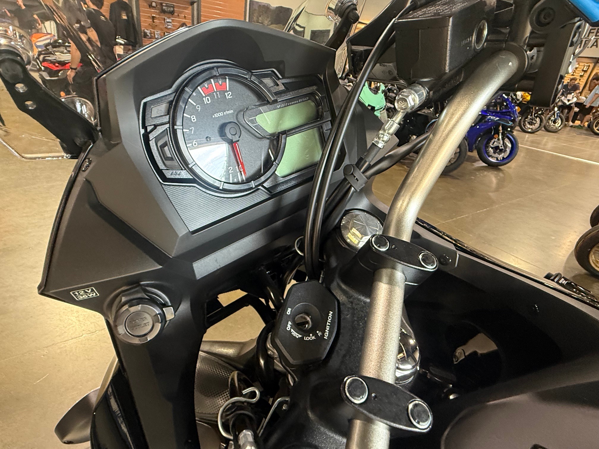 2025 Suzuki V-Strom 650 7