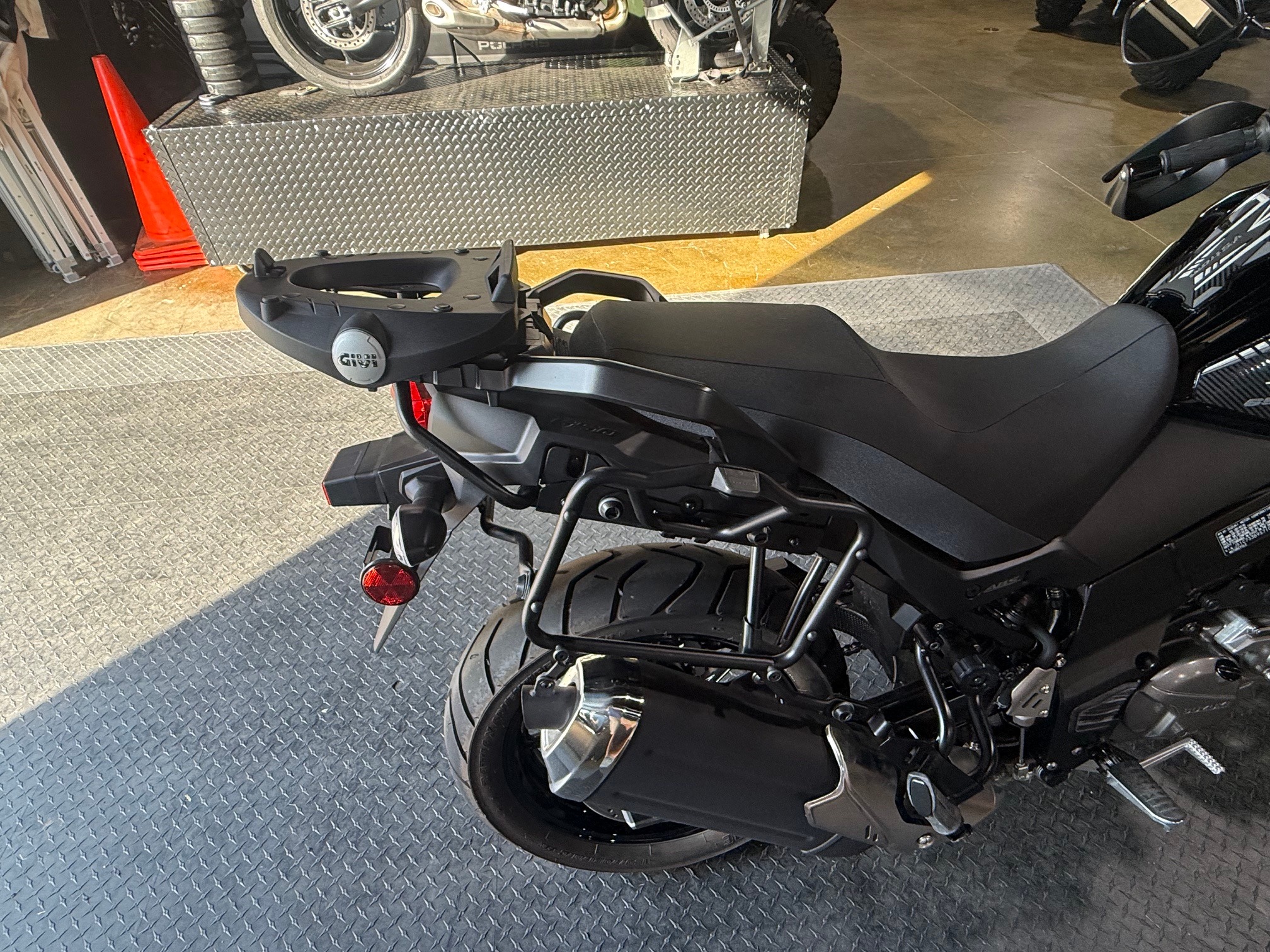 2025 Suzuki V-Strom 650 6