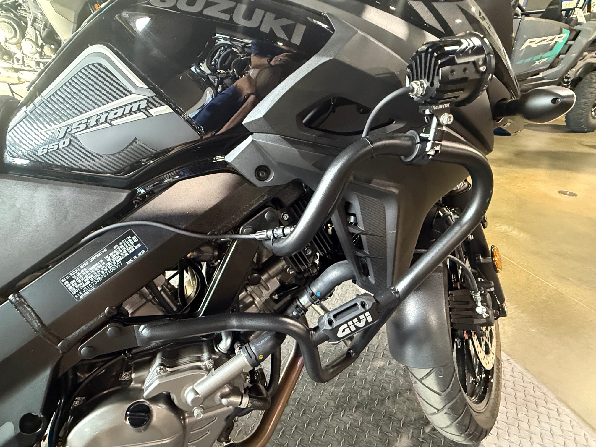 2025 Suzuki V-Strom 650 2