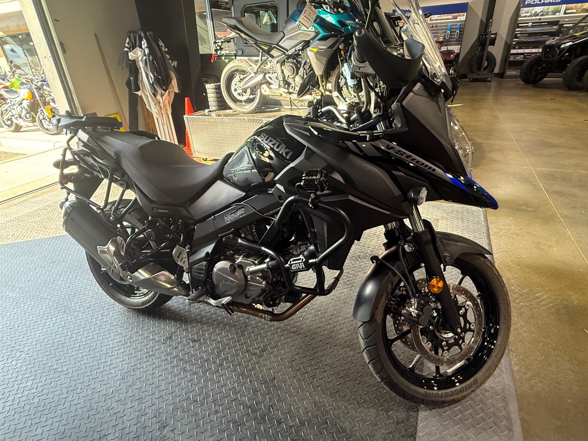 2025 Suzuki V-Strom 650 1