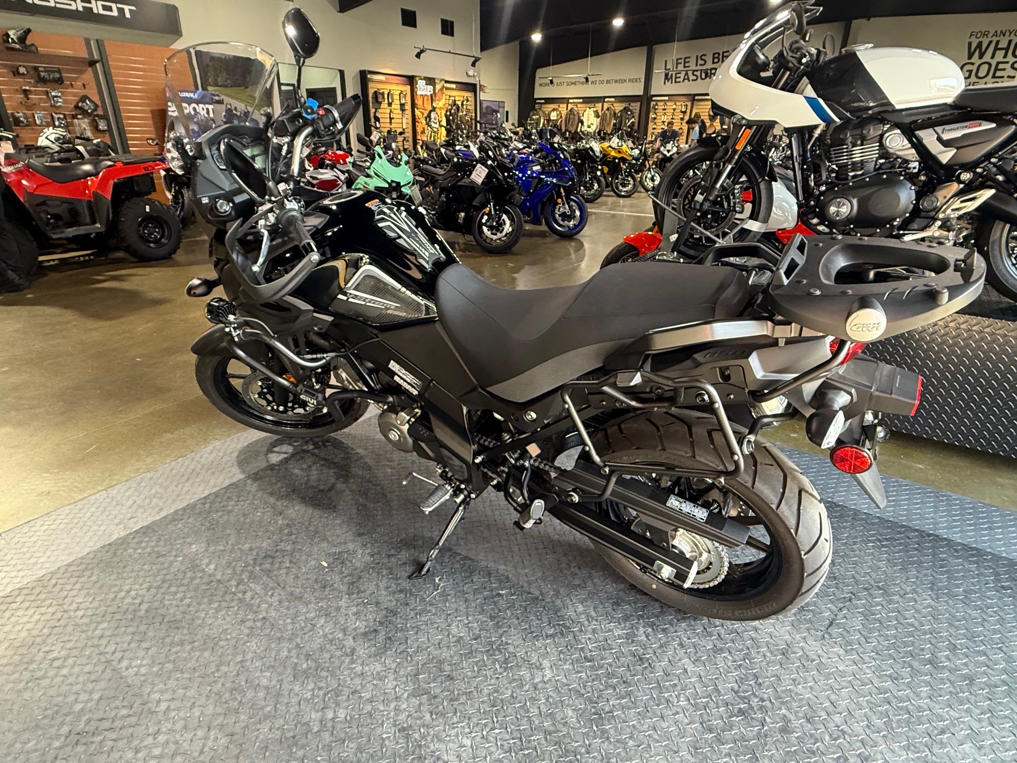 2025 Suzuki V-Strom 650 4