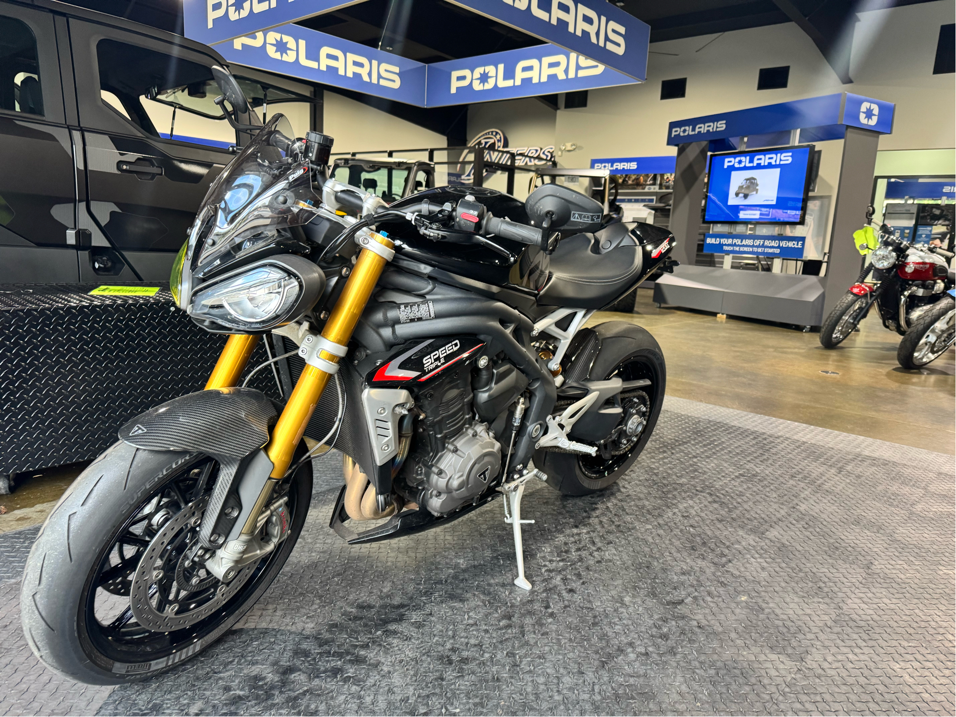 2024 Triumph Speed photo 3
