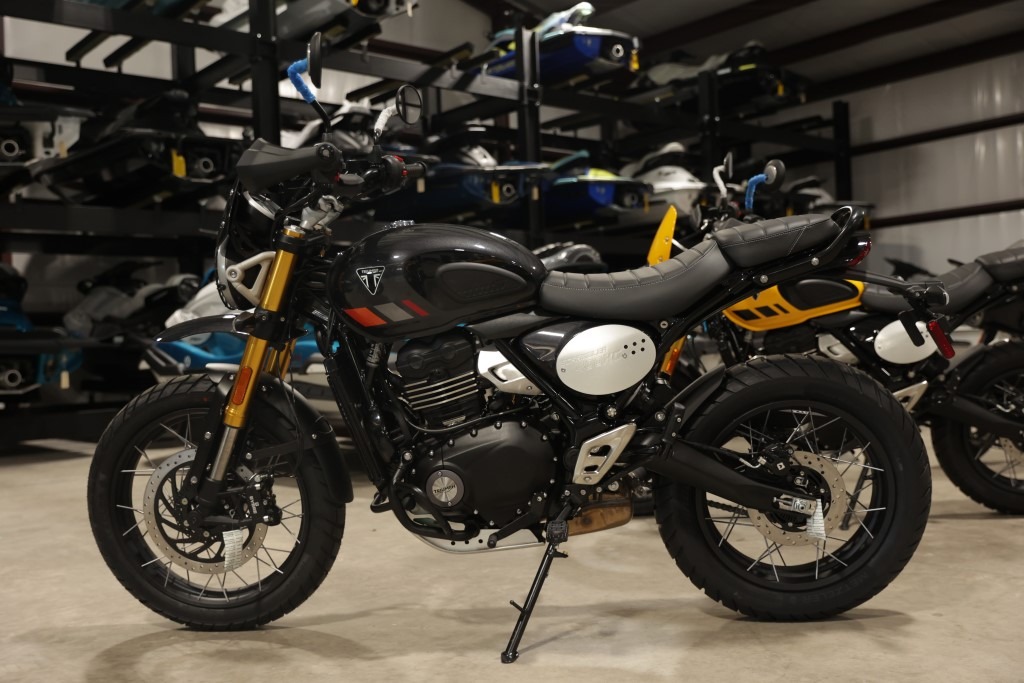 2026 Triumph Scrambler 400 XC 1