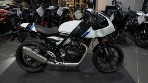 2026 Triumph Thruxton 400 — photo 1 of 30