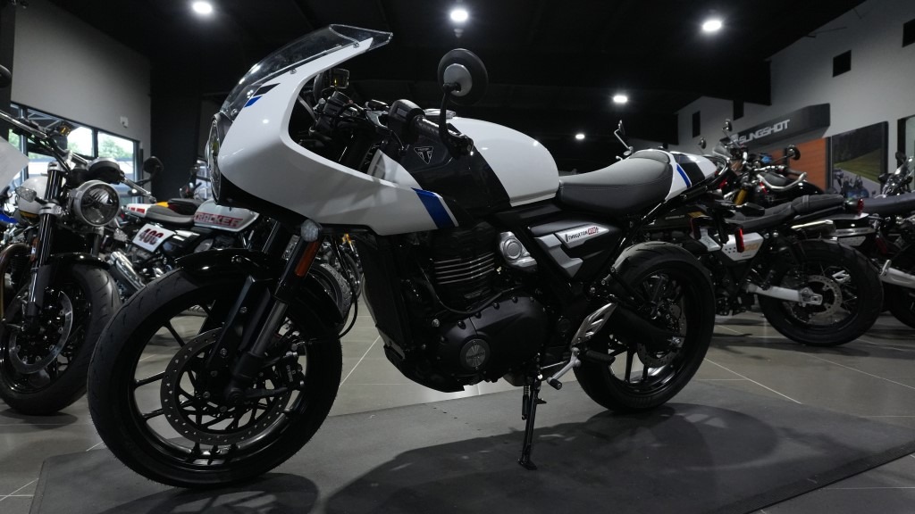 2026 Triumph Thruxton 400 4