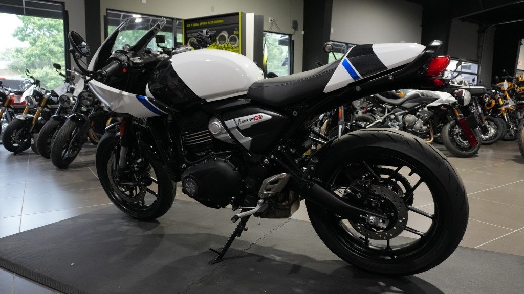 2026 Triumph Thruxton 400 5