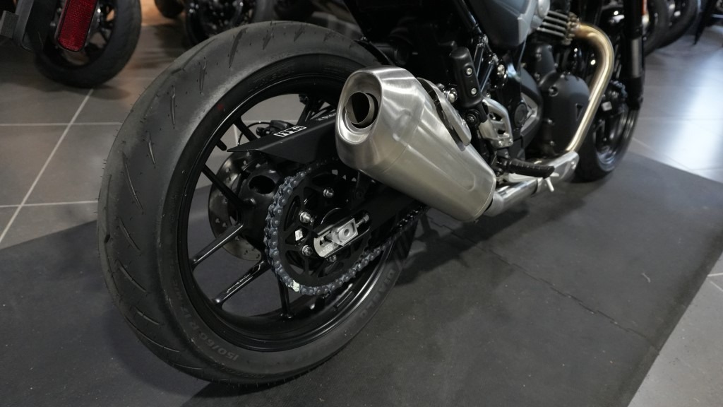 2026 Triumph Thruxton 400 12