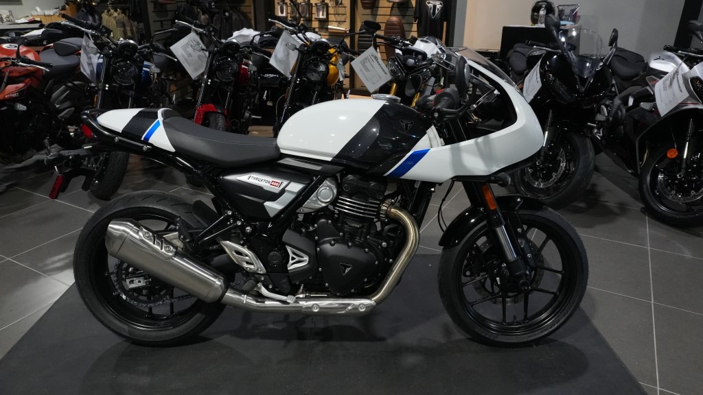 2026 Triumph Thruxton 400 1