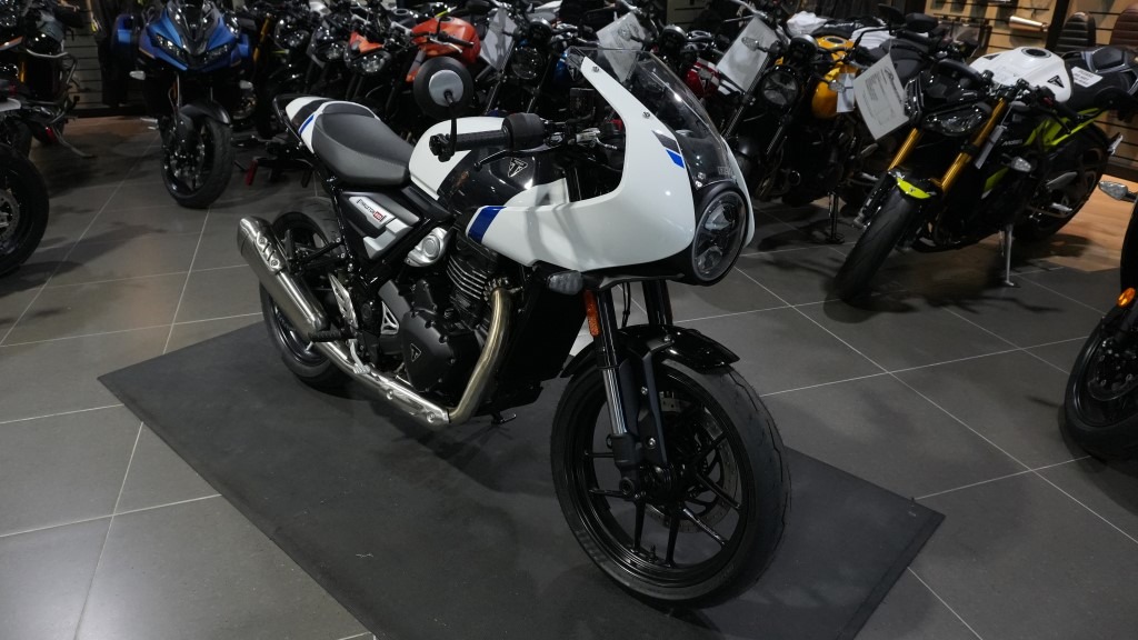 2026 Triumph Thruxton 400 2