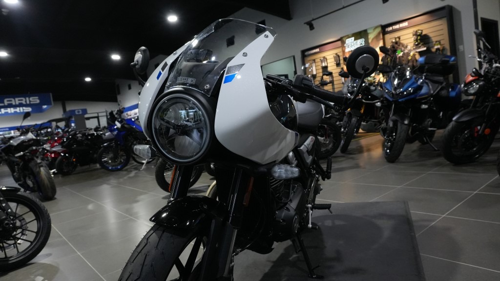 2026 Triumph Thruxton 400 3