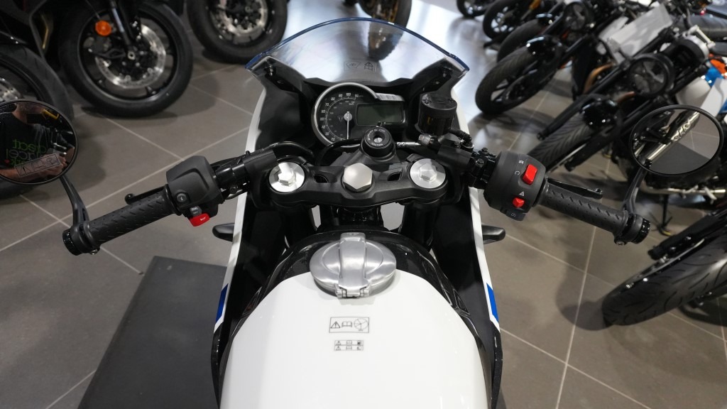 2026 Triumph Thruxton 400 7