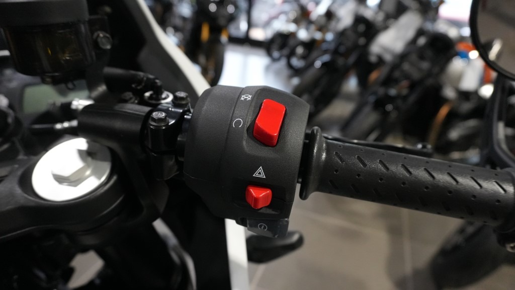 2026 Triumph Thruxton 400 9