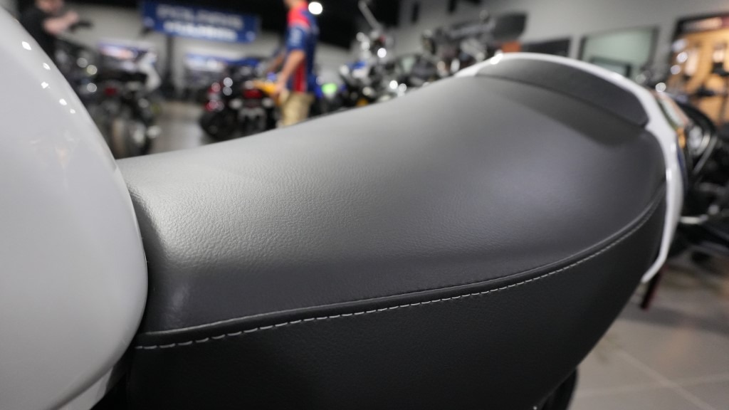 2026 Triumph Thruxton 400 11