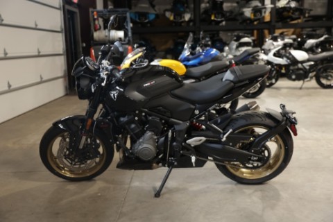 2026 Triumph Trident 800 — photo 1 of 39