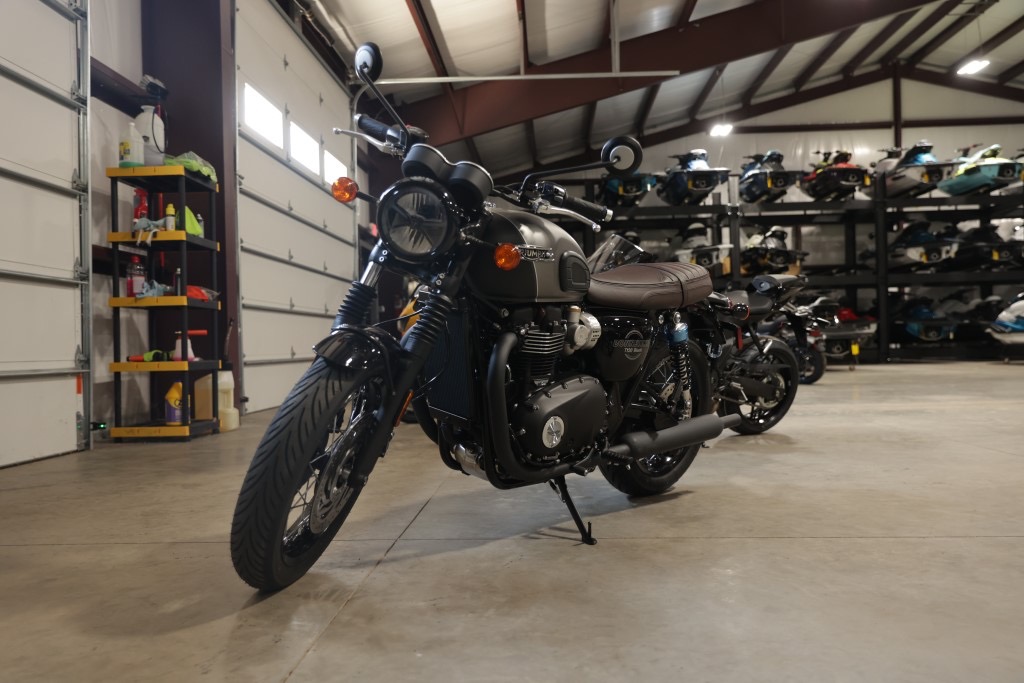 2026 Triumph Bonneville T120 Black 2