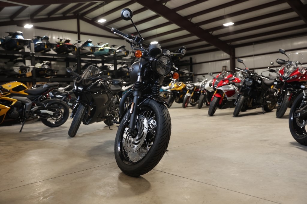 2026 Triumph Bonneville T120 Black 3