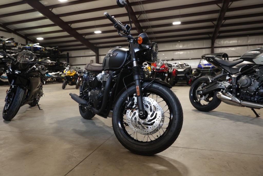 2026 Triumph Bonneville T120 Black 4