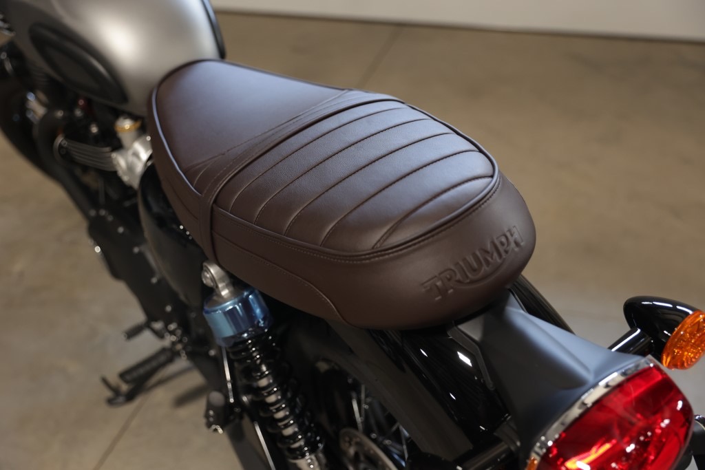 2026 Triumph Bonneville T120 Black 10