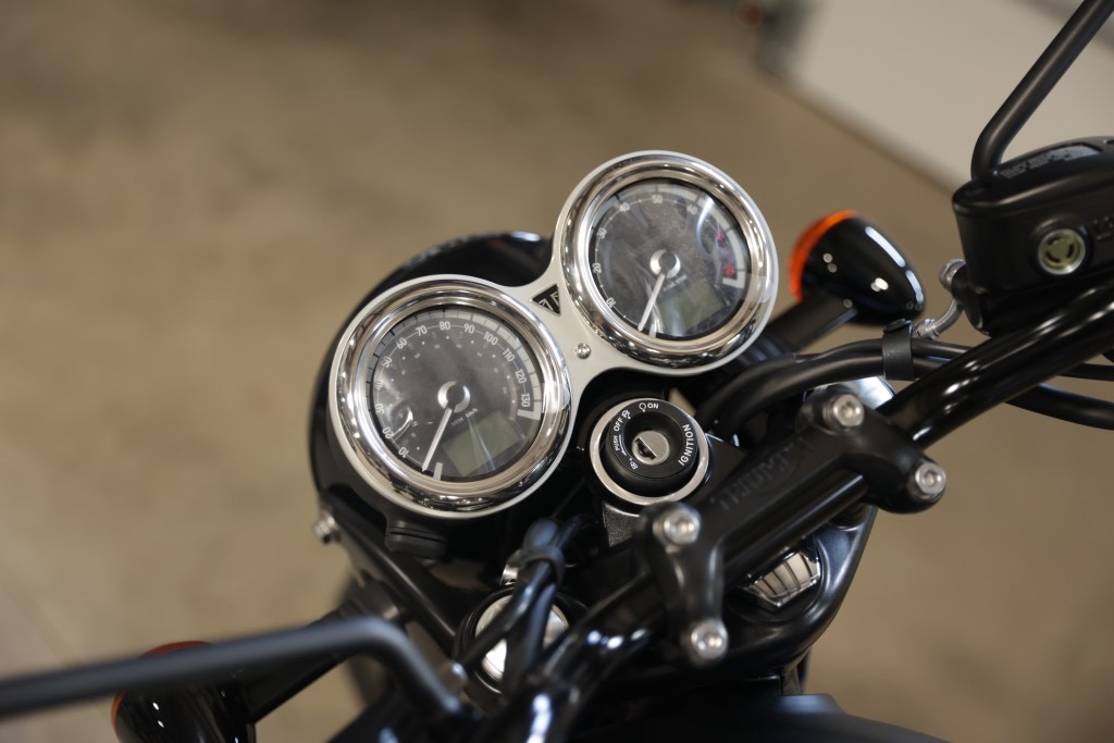 2026 Triumph Bonneville T120 Black 11