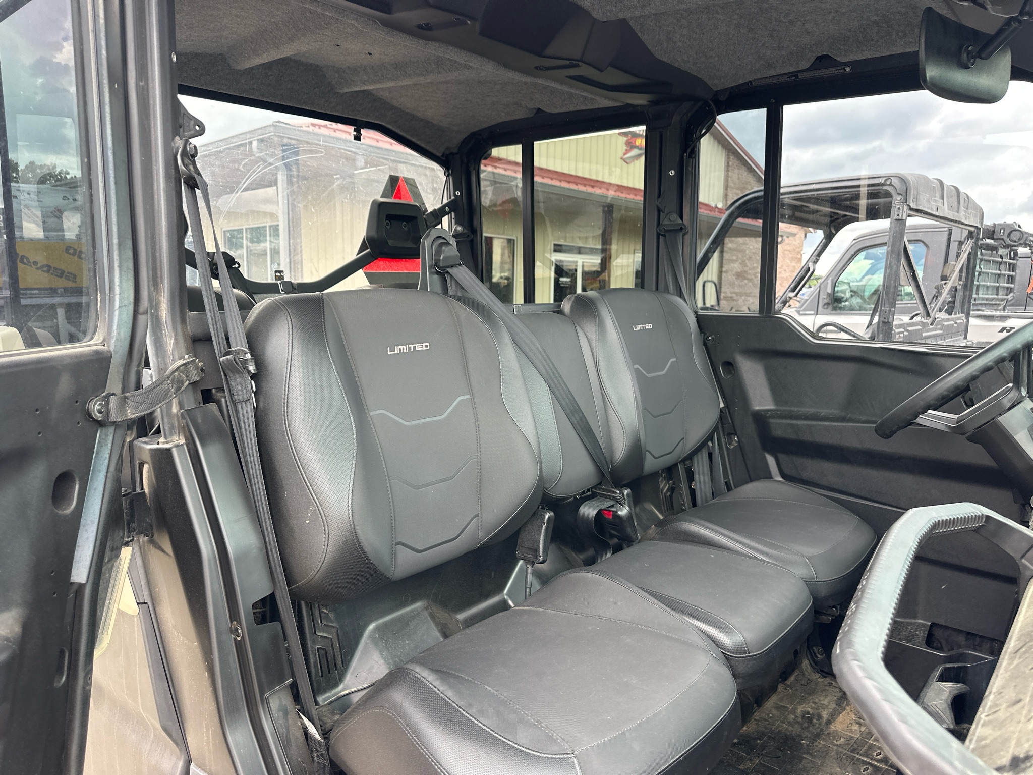 2025 Can-Am™ Defender MAX Limited 5