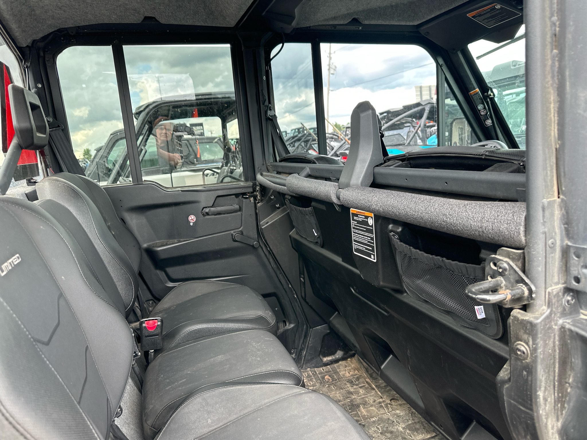 2025 Can-Am™ Defender MAX Limited 8