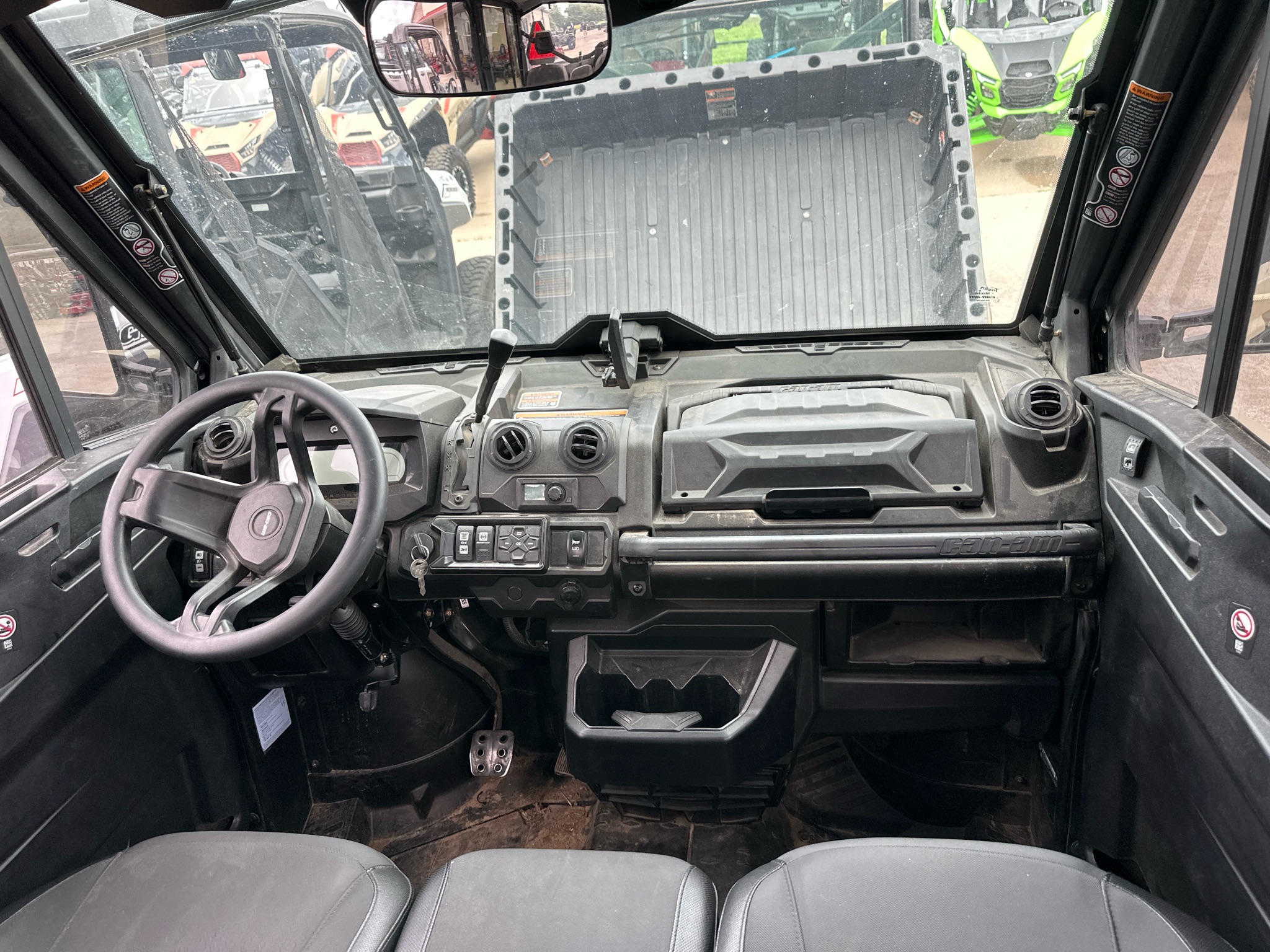 2025 Can-Am™ Defender MAX Limited 9