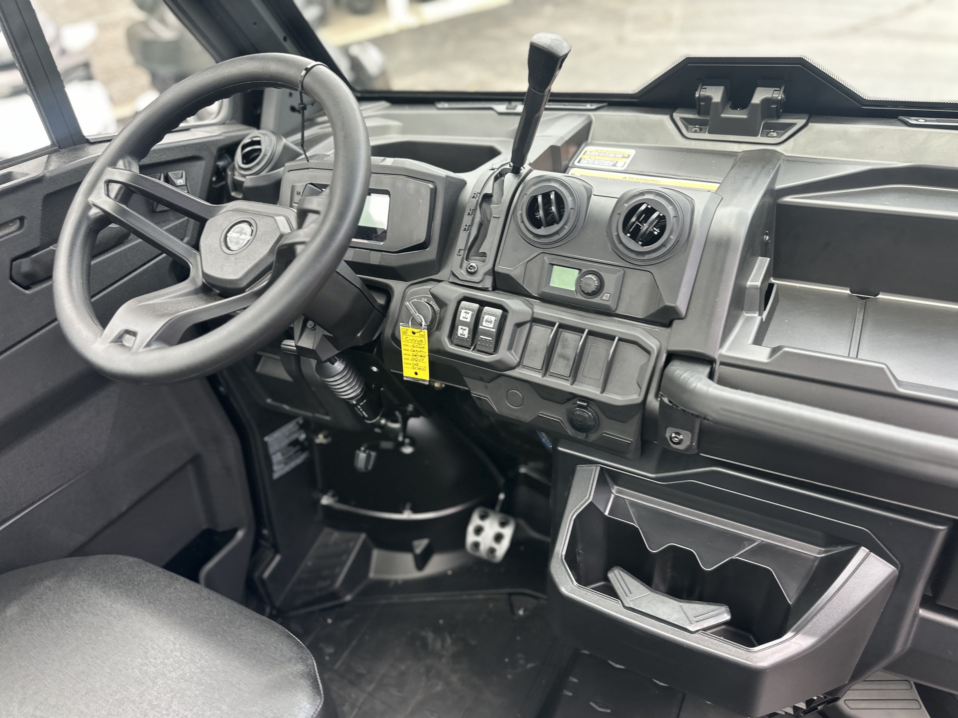 2026 Can-Am™ Defender DPS CAB HD10 6