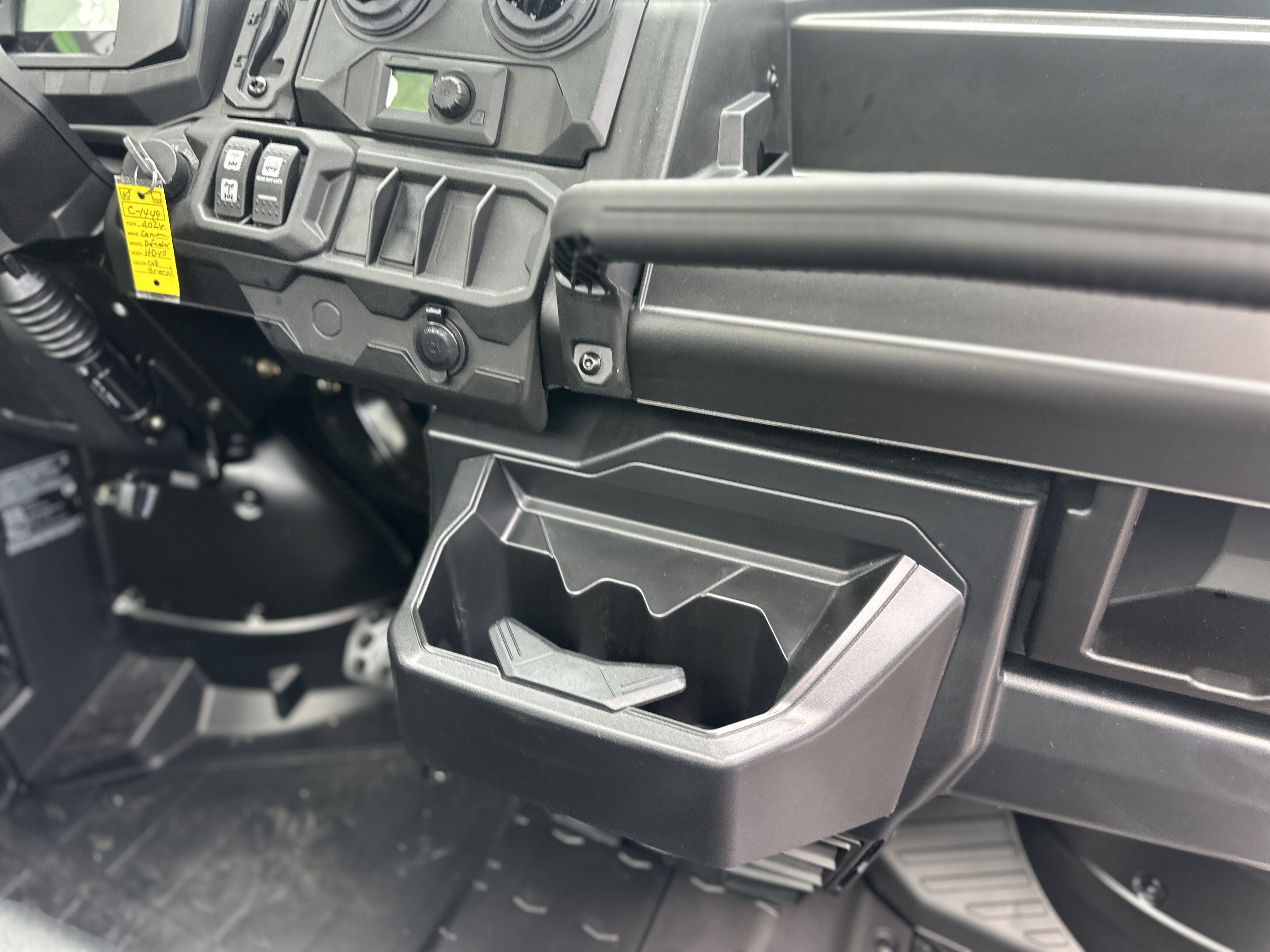 2026 Can-Am™ Defender DPS CAB HD10 8
