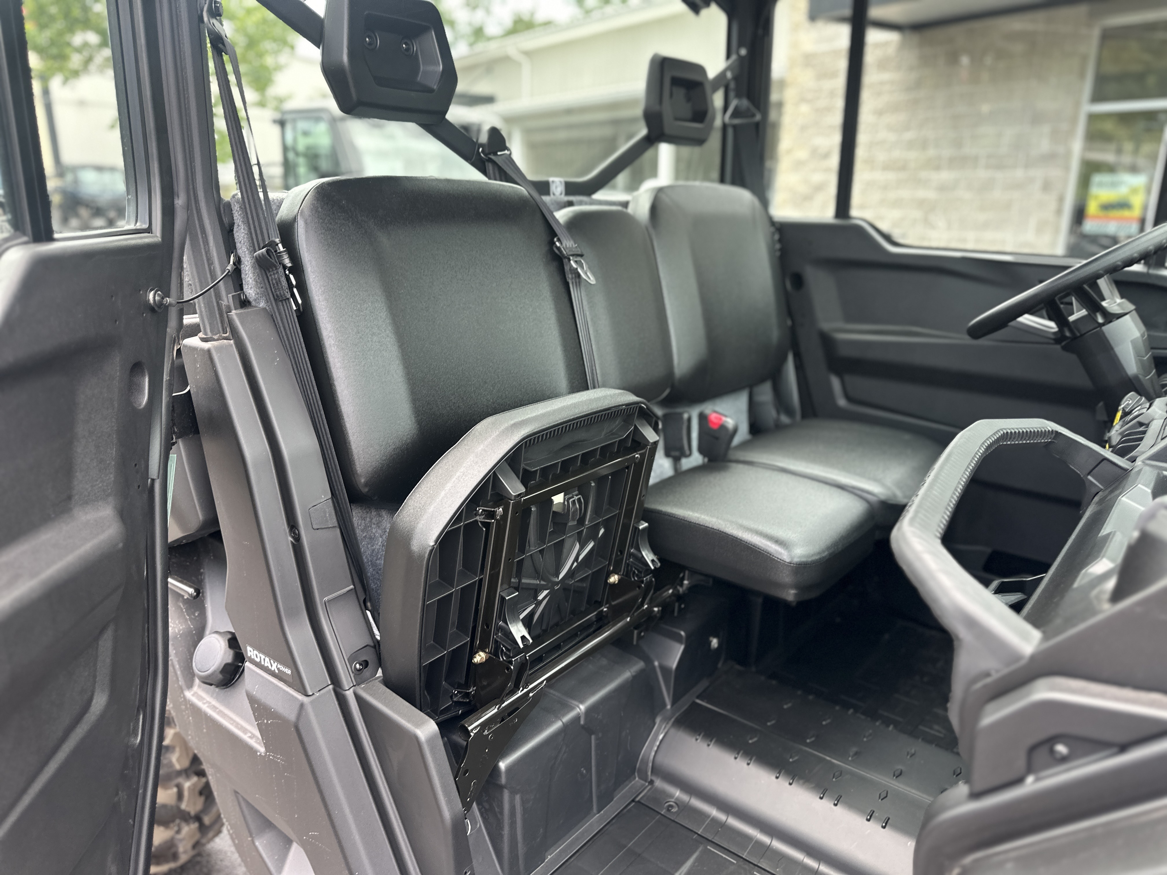 2026 Can-Am™ Defender DPS CAB HD10 9