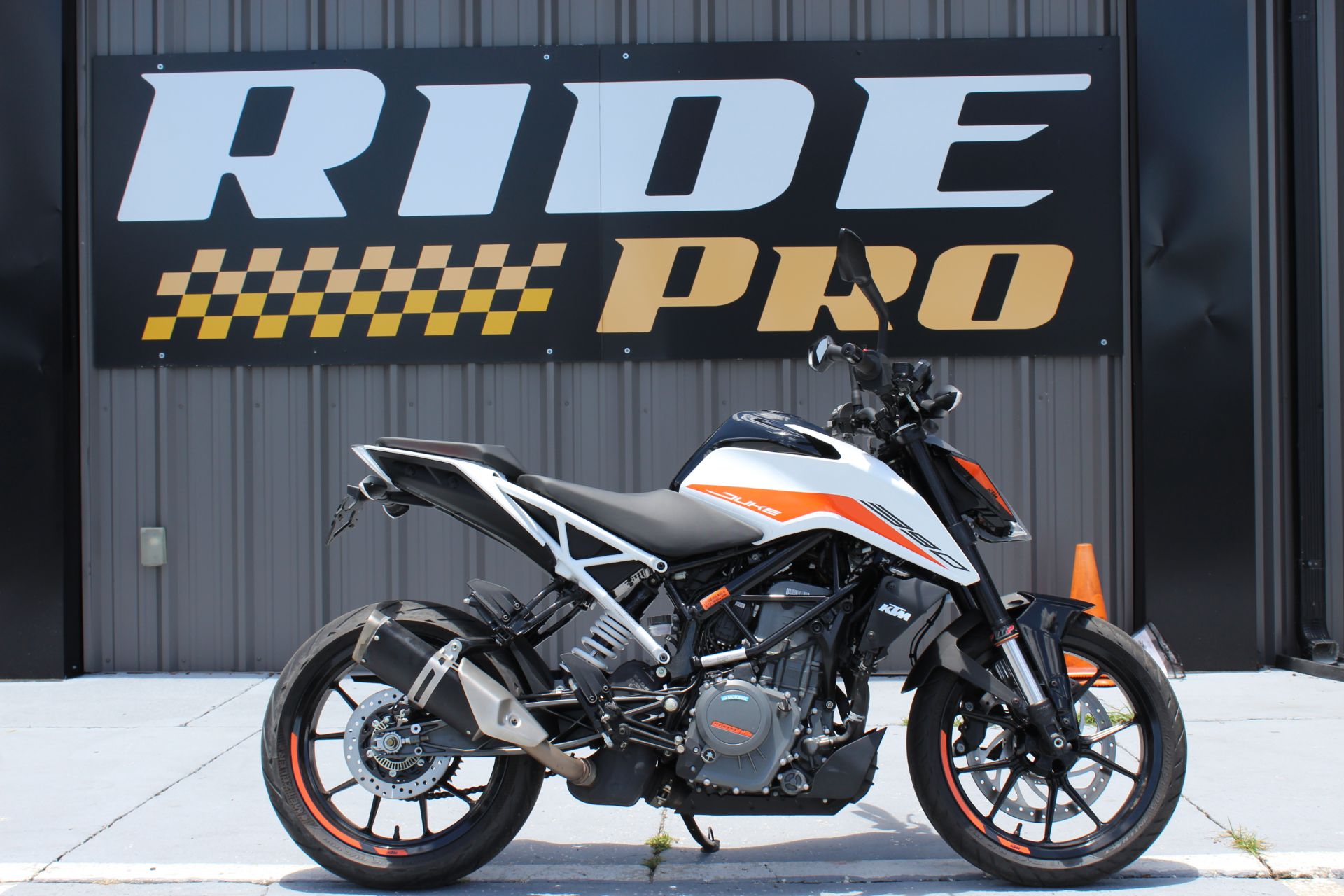 Duke 200 Bs6 White Colour Price Duke Bikes Ktm Duke 200 White Bs6
