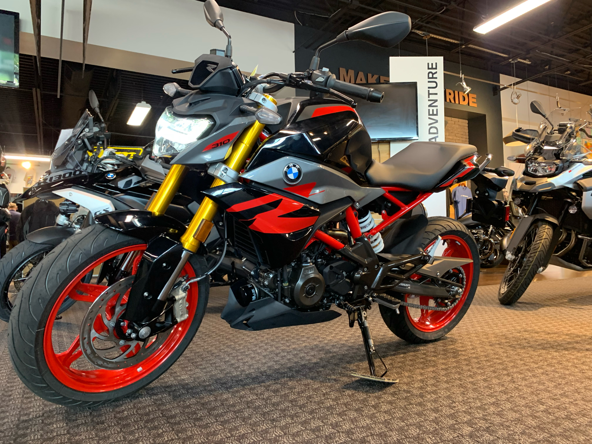 New 2025 BMW G 310 R, Salem VA | Specs, Price, Photos | Style