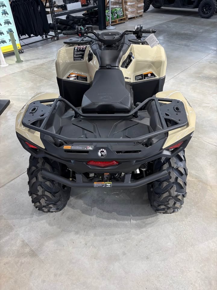 2026 Can-Am™ Outlander PRO XU HD5 4