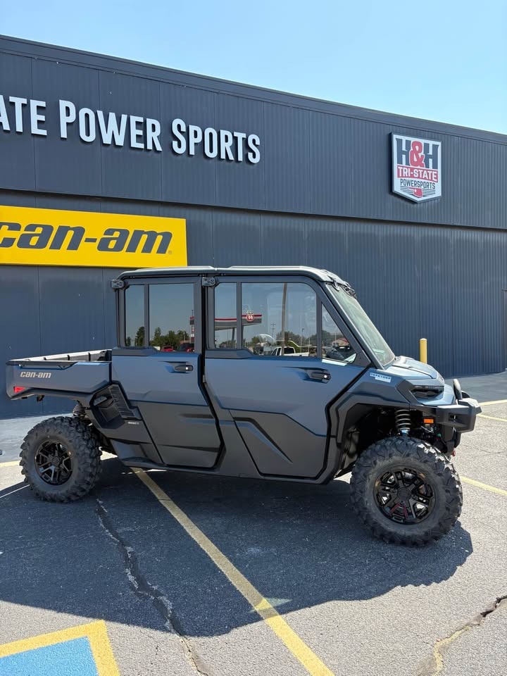 2026 Can-Am™ Defender MAX Limited HD11 2