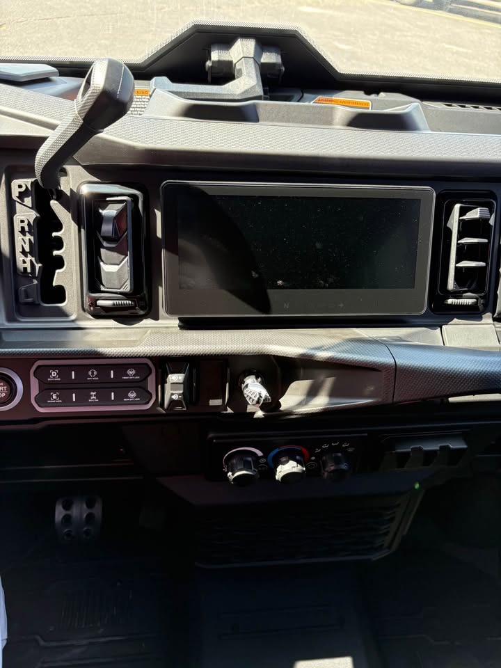 2026 Can-Am™ Defender MAX Limited HD11 7