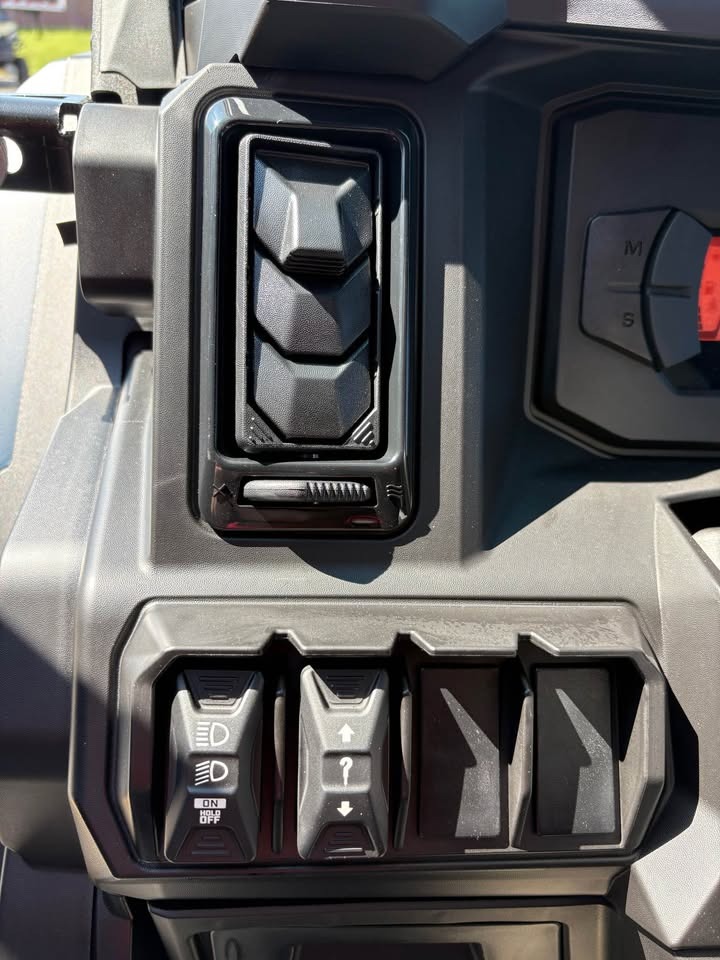 2026 Can-Am™ Defender MAX Limited HD11 9