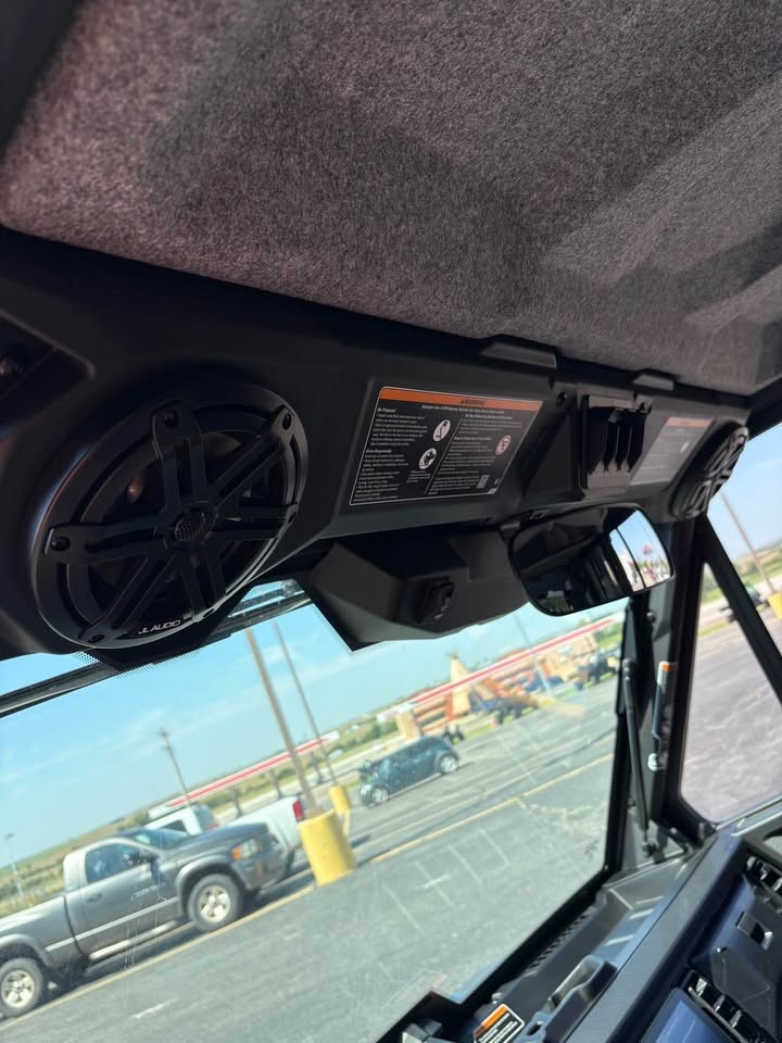 2026 Can-Am™ Defender MAX Limited HD11 10