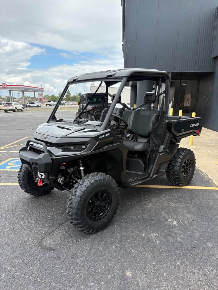 2026 Can-Am™ Defender XT HD11 with 10.25 in. touchscreen displa 3