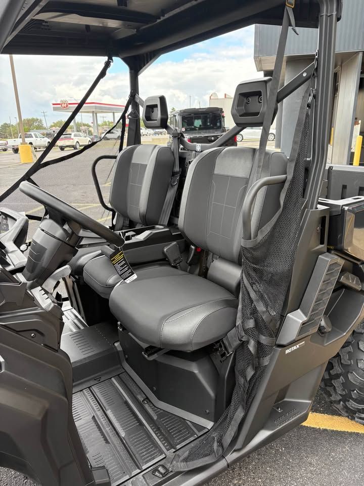2026 Can-Am™ Defender XT HD11 with 10.25 in. touchscreen displa 4