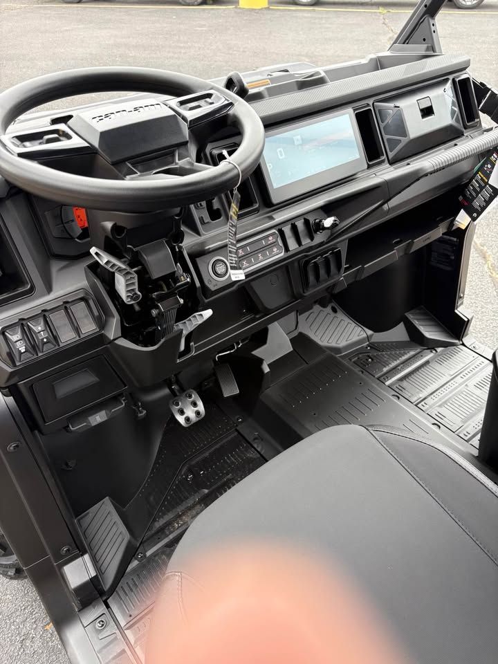 2026 Can-Am™ Defender XT HD11 with 10.25 in. touchscreen displa 6
