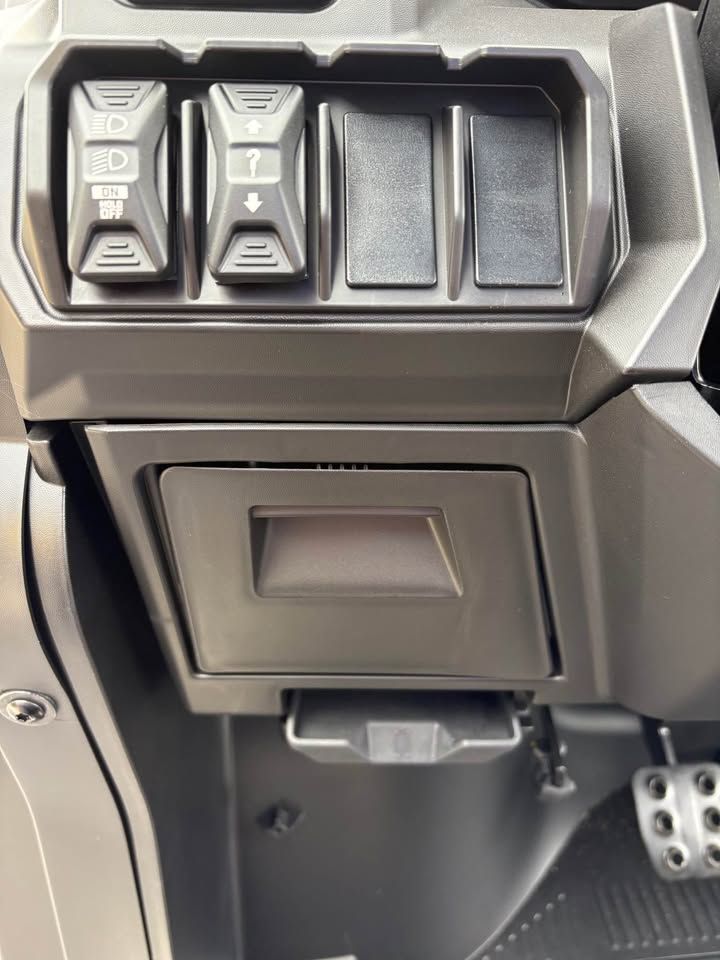 2026 Can-Am™ Defender XT HD11 with 10.25 in. touchscreen displa 10