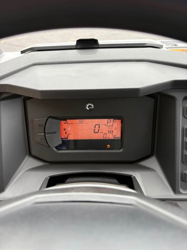 2026 Can-Am™ Defender XT HD11 with 10.25 in. touchscreen displa 11