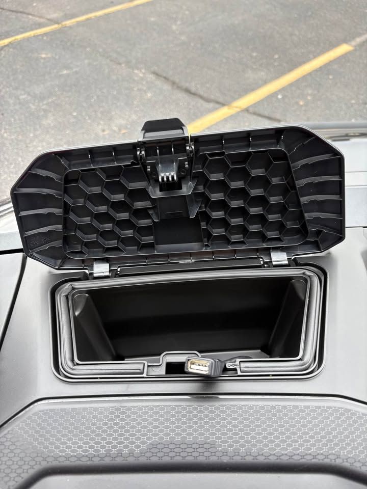 2026 Can-Am™ Defender XT HD11 with 10.25 in. touchscreen displa 12