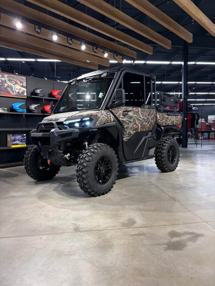 2027 Can-Am™ Defender XU Limited HD11 1