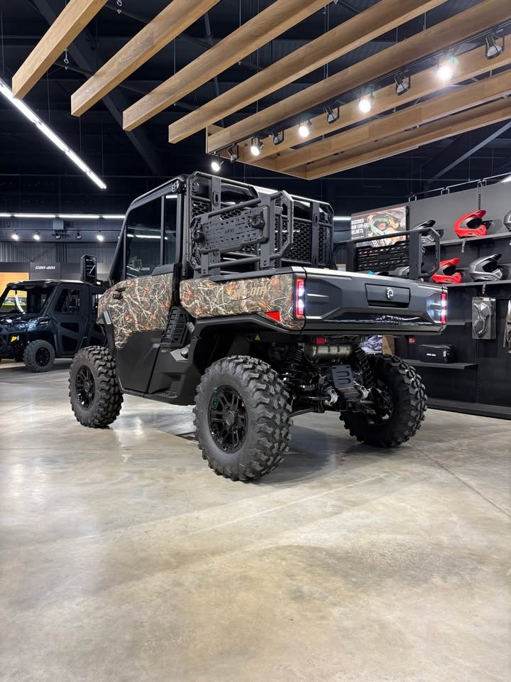 2027 Can-Am™ Defender XU Limited HD11 3