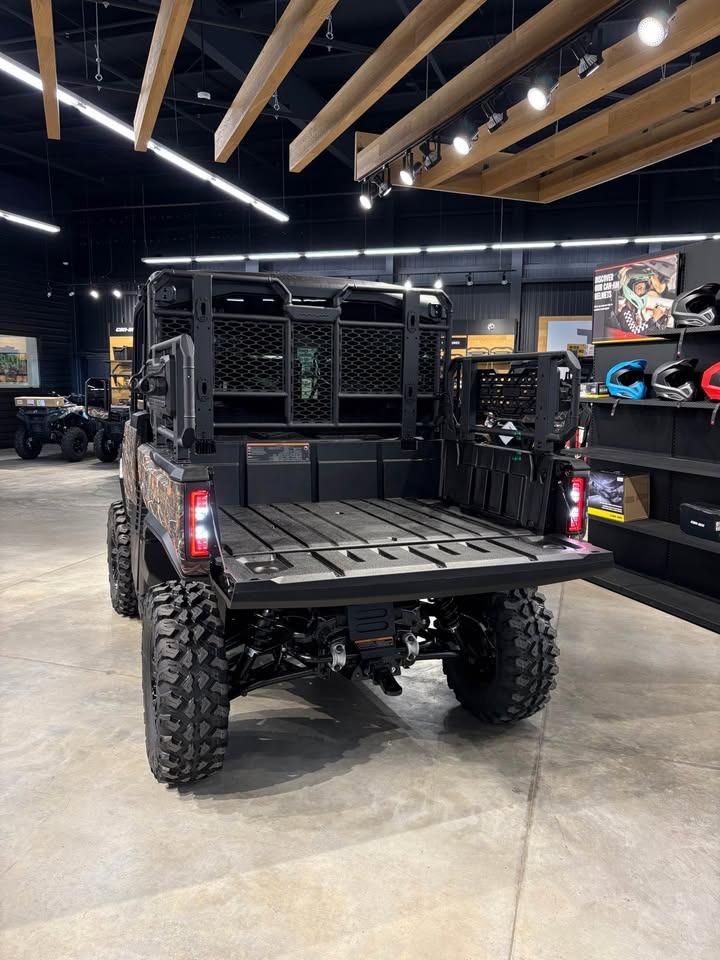 2027 Can-Am™ Defender XU Limited HD11 4